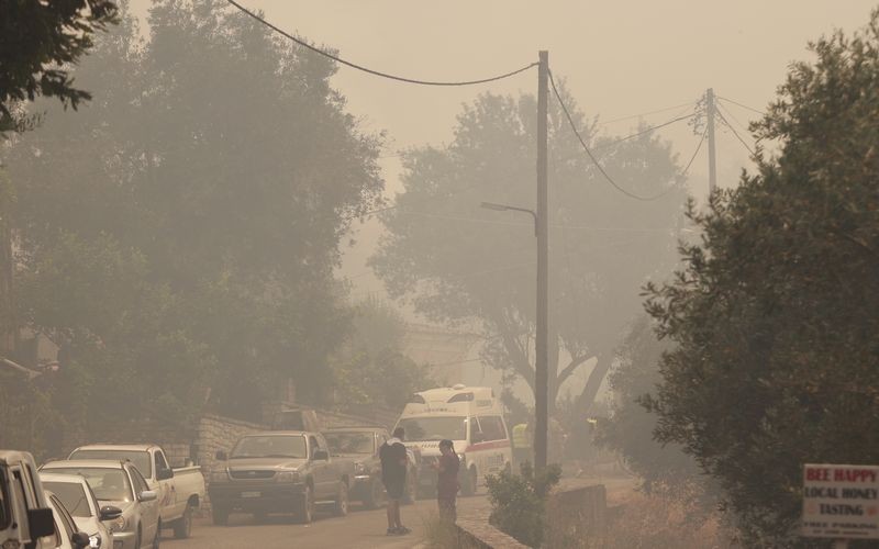 Συναγερμός στην Κέρκυρα: Η φωτιά μπήκε στο χωριό Λούτσες - Καίγονται σπίτια