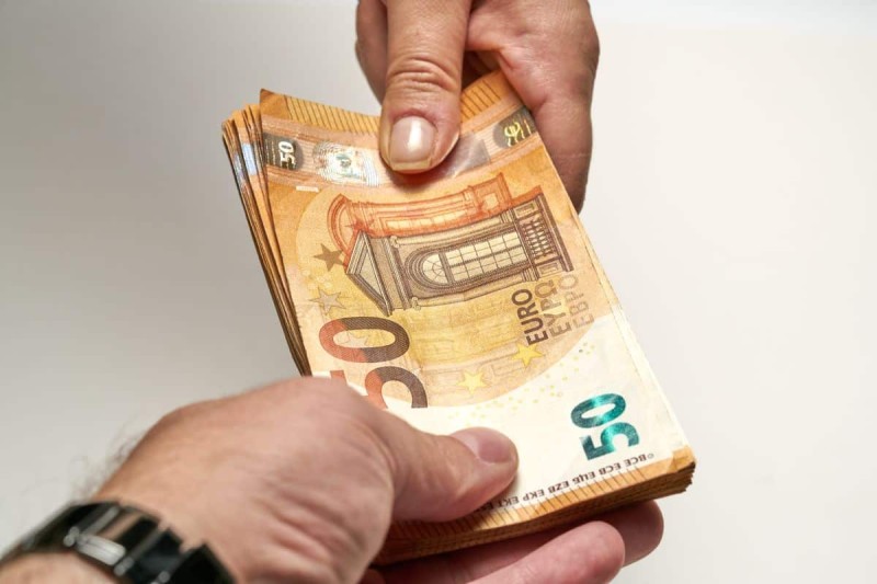 Με 1 μόνο προϋπόθεση το παίρνεις: Έρχονται 300 ευρώ «ζεστά» – Οι δικαιούχοι και πότε θα καταβληθεί