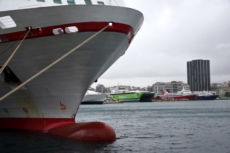 Αίρεται το απαγορευτικό απόπλου στον Πειραιά