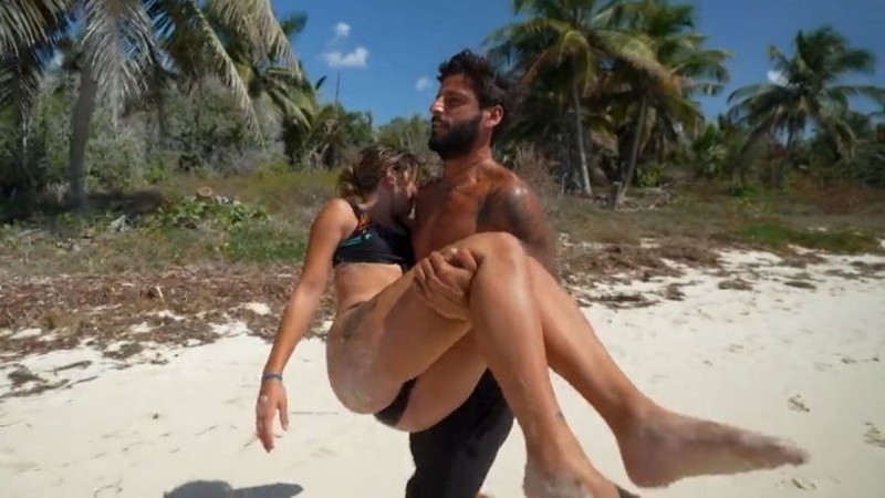 Survivor 2024 spoiler 23/02: Κρύφτηκαν στο δάσος και ήρθαν πολύ πολύ κοντά - Τα παθιασμένο φιλιά και οι καυτές στιγμές