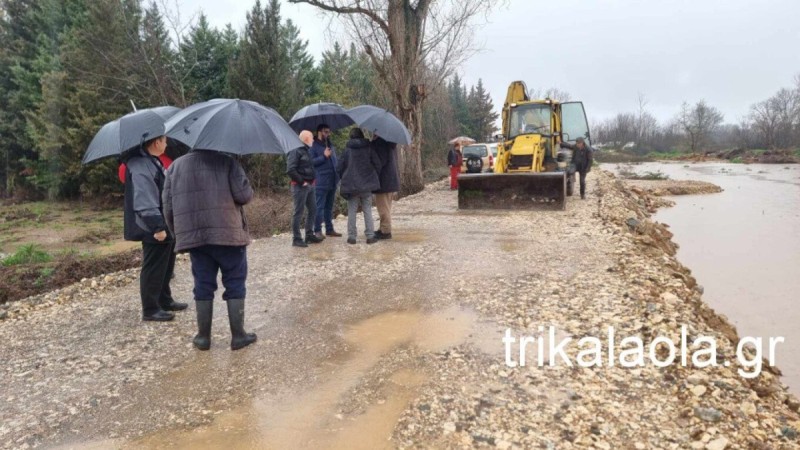 Πλημμύρισε ξανά ο Πηνειός από τις βροχές στα Τρίκαλα