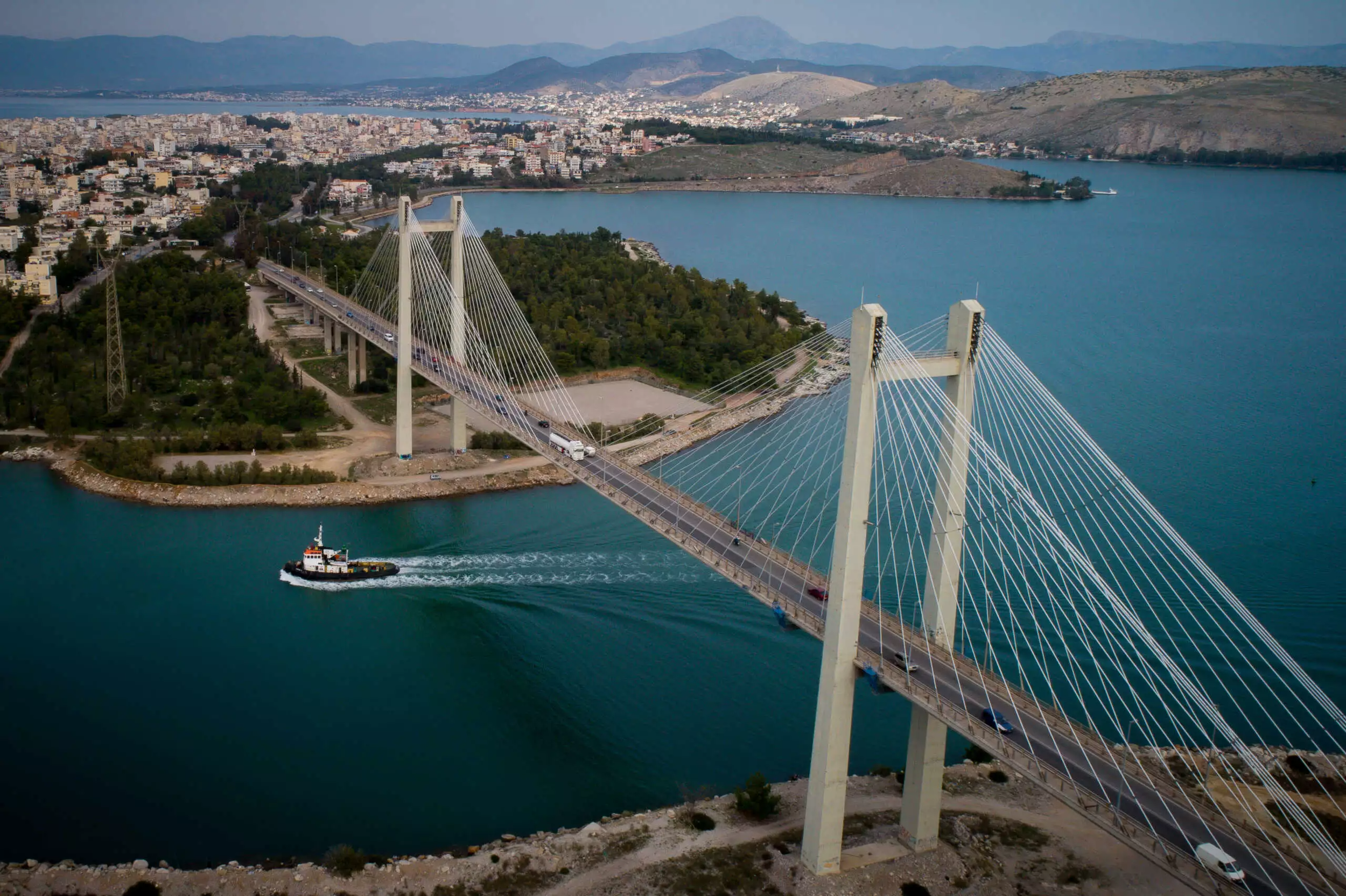 21χρονος έπεσε από τη γέφυρα της Χαλκίδας 