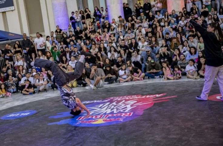 Τα επικά battles του Red Bull Dance Your Style ξεσήκωσαν για ακόμα μία χρονιά τον Πειραιά