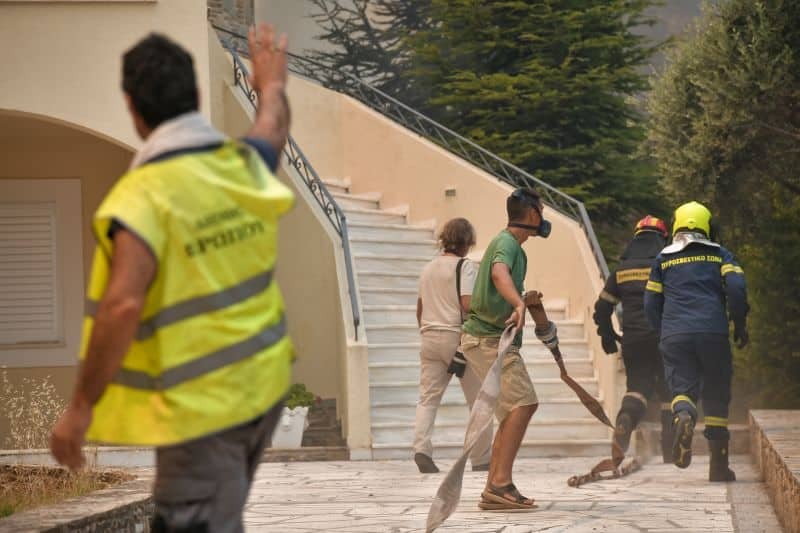 Νέος κανονισμός πυροπροστασίας: Τρέχουν οι ιδιοκτήτες - Δόθηκε παράταση για τα ακαθάριστα οικόπεδα - Ποιοι κινδυνεύουν με 1.000 ευρώ πρόστιμο;