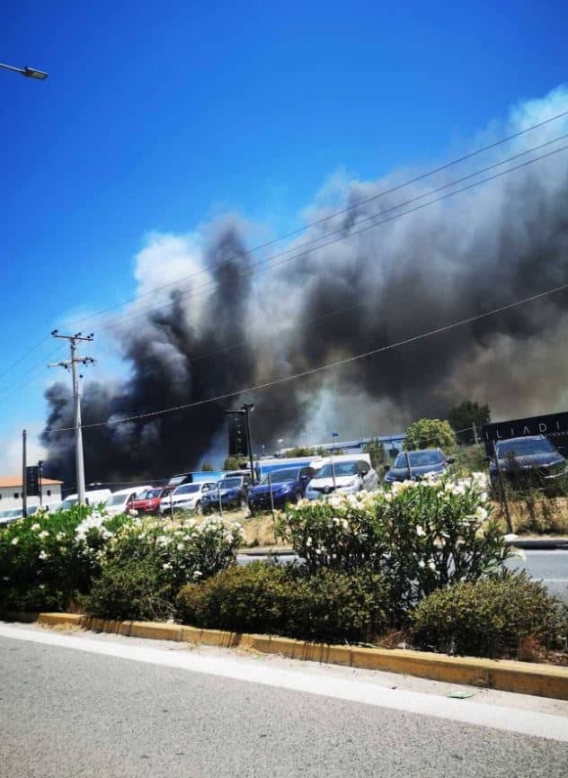 Φλέγεται η Βάρης - Κορωπίου: Εντολή εκκένωσης σε Κίτσι και Λαμπρικά - Κοντά σε εργαστάσια και σπίτια οι φλόγες