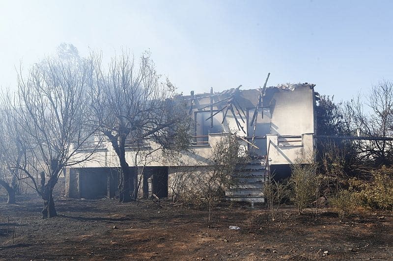  Πυρκαγιά στη Βάρης - Κορωπίου: Καταγγελίες από τους κατοίκους - Τα οικόπεδα έχουν μετατραπεί σε σκουπιδότοπους