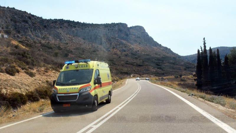 Σοβαρό τροχαίο στην Μαλακάσα: Συγκρούστηκαν 2 αυτοκίνητα - Αναφορές για τραυματίες