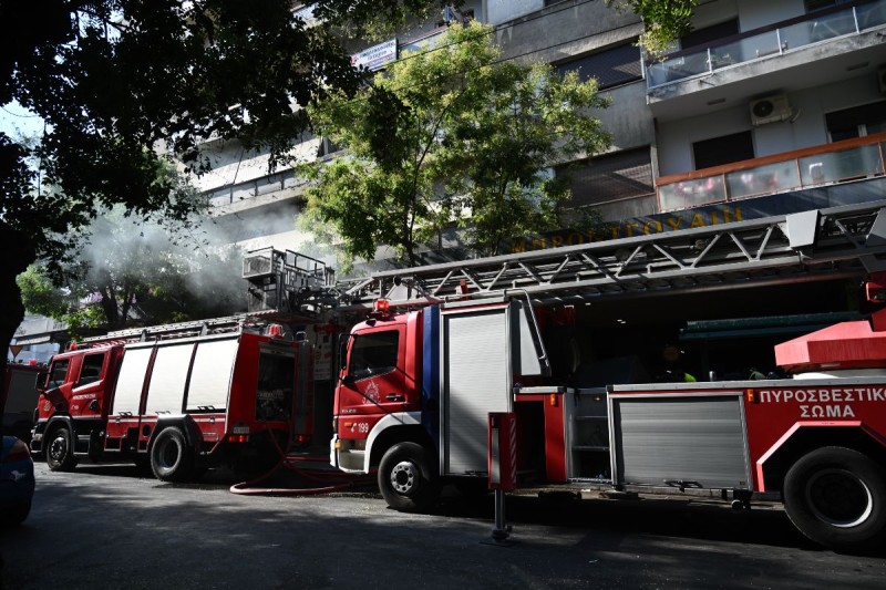 Φωτιά σε κατάστημα στο Χαλάνδρι