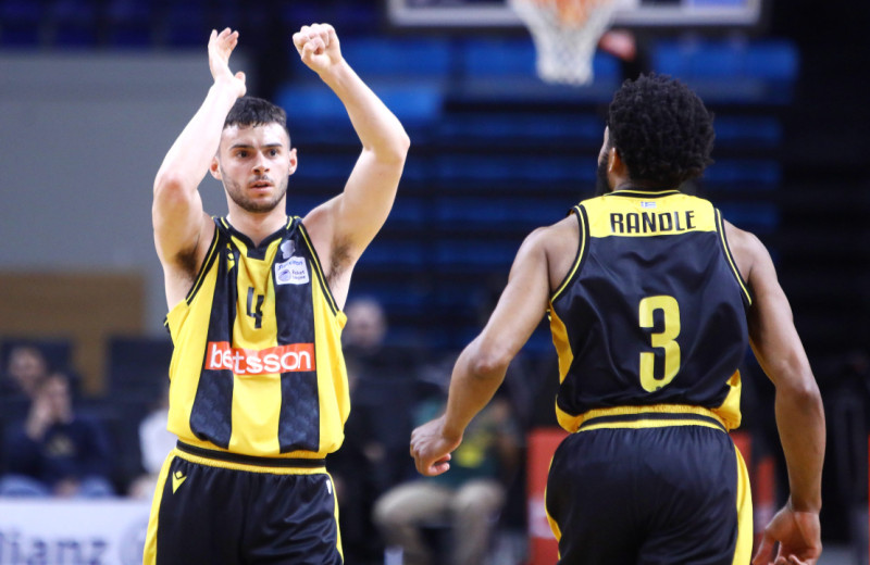 https://www.sport24.gr/basket/aek-betsson-esvise-alla-dyo-ban-kai-xemperdeyei.10384813.html