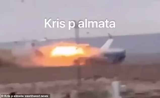 93471681 14225585 this is the horrific moment a passenger plane hit the ground in m 13 1735113215830