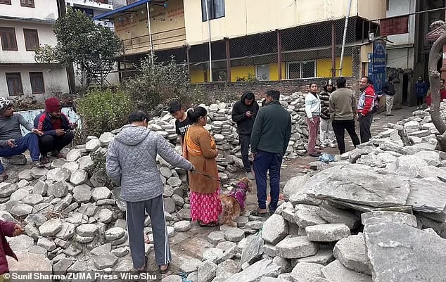 93812923 14257453 villagers gathered to assess the damage after the quake rocked n a 92 1736234505109